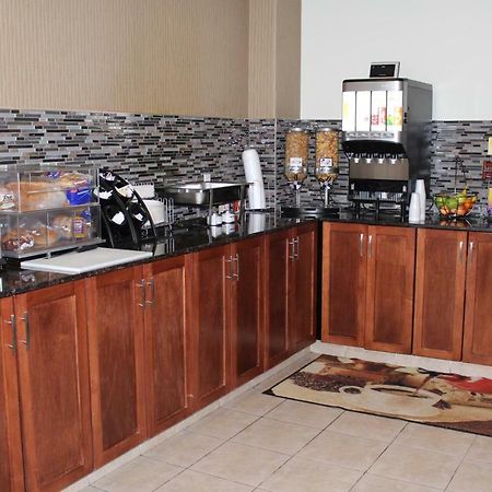 Foxwood Inn And Suites Fox Creek Extérieur photo