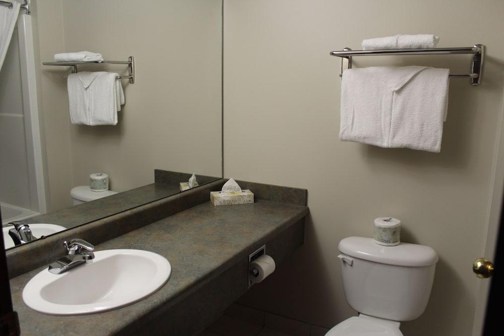 Foxwood Inn And Suites Fox Creek Extérieur photo
