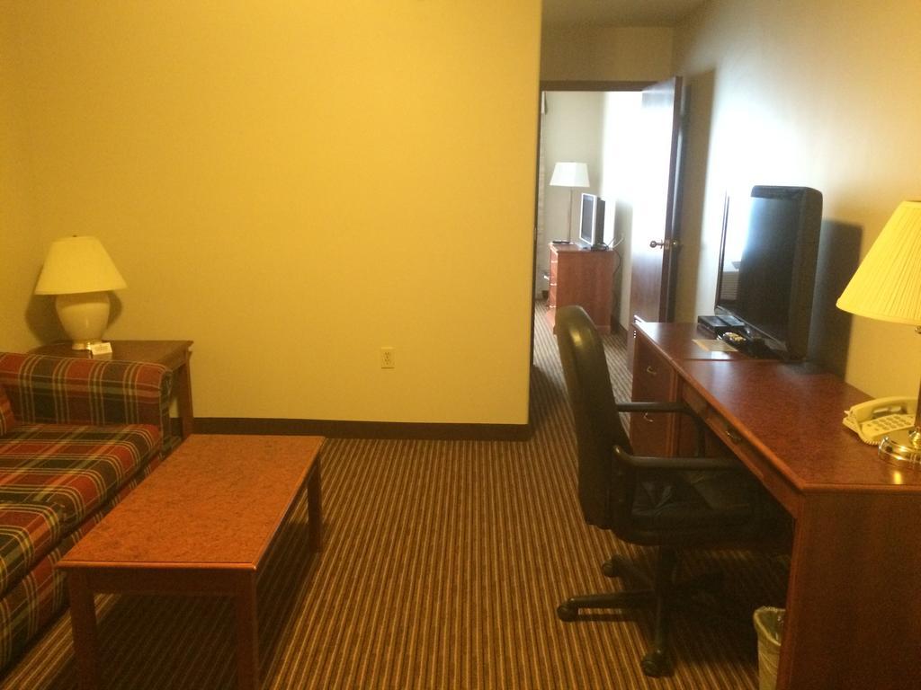 Foxwood Inn And Suites Fox Creek Extérieur photo