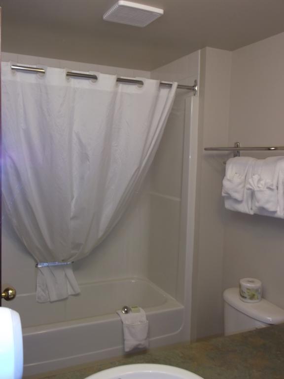 Foxwood Inn And Suites Fox Creek Chambre photo