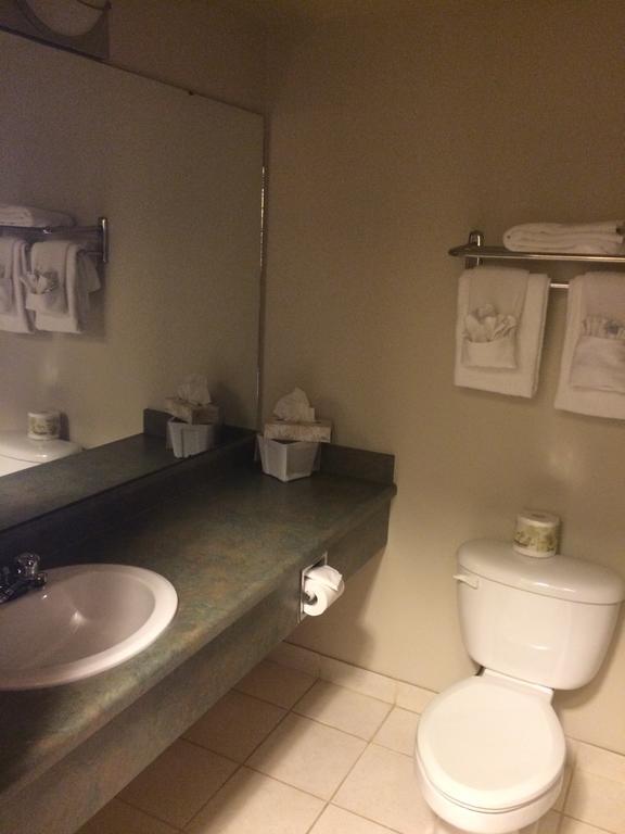Foxwood Inn And Suites Fox Creek Chambre photo