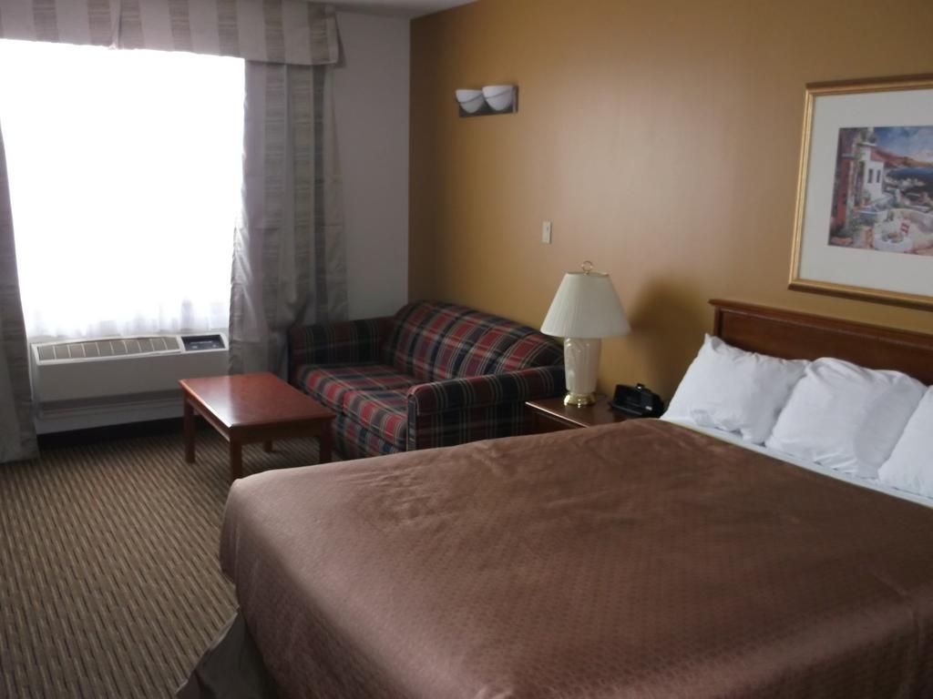 Foxwood Inn And Suites Fox Creek Chambre photo