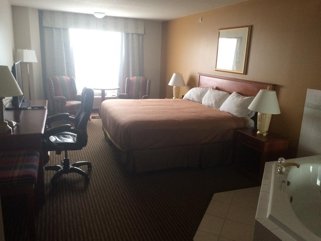 Foxwood Inn And Suites Fox Creek Chambre photo