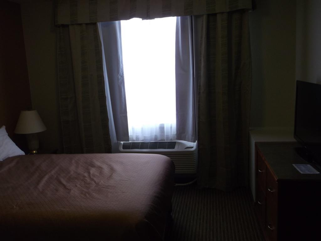 Foxwood Inn And Suites Fox Creek Chambre photo