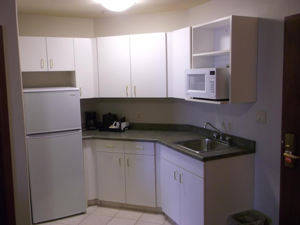Foxwood Inn And Suites Fox Creek Chambre photo