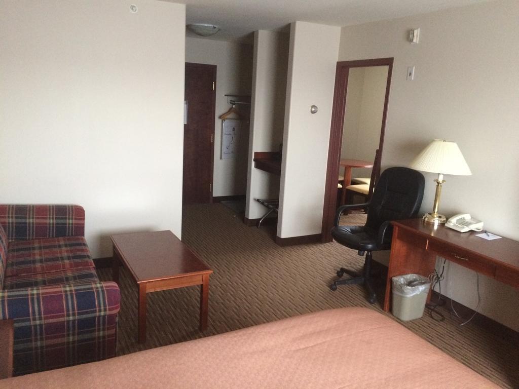 Foxwood Inn And Suites Fox Creek Chambre photo