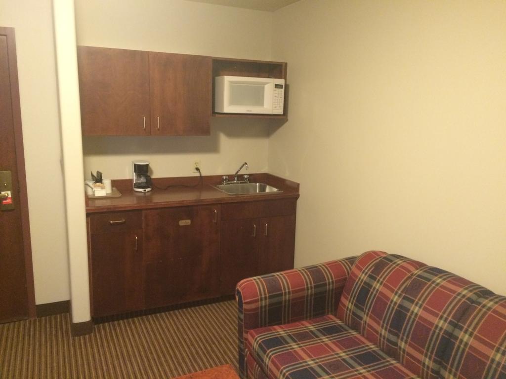 Foxwood Inn And Suites Fox Creek Extérieur photo