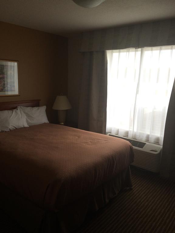 Foxwood Inn And Suites Fox Creek Chambre photo