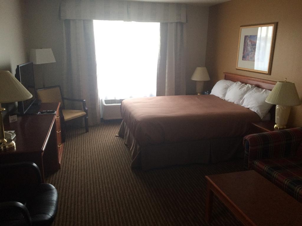 Foxwood Inn And Suites Fox Creek Chambre photo